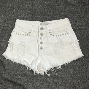 Distressed rocker country white denim shorts Crave Fame By Almost Famous Size 1
